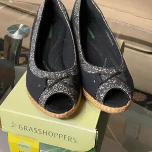 Grasshoppers Women's Black Peep Toe Shoes